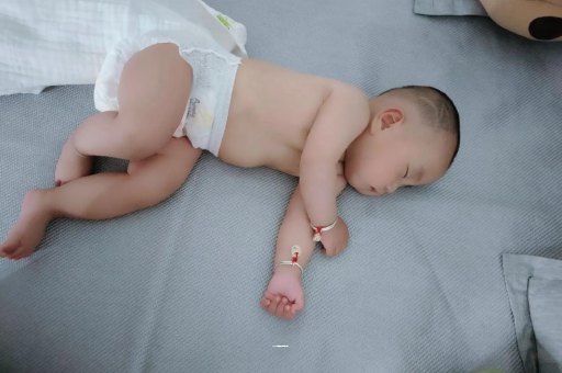 滨州几个月宝宝会抬头